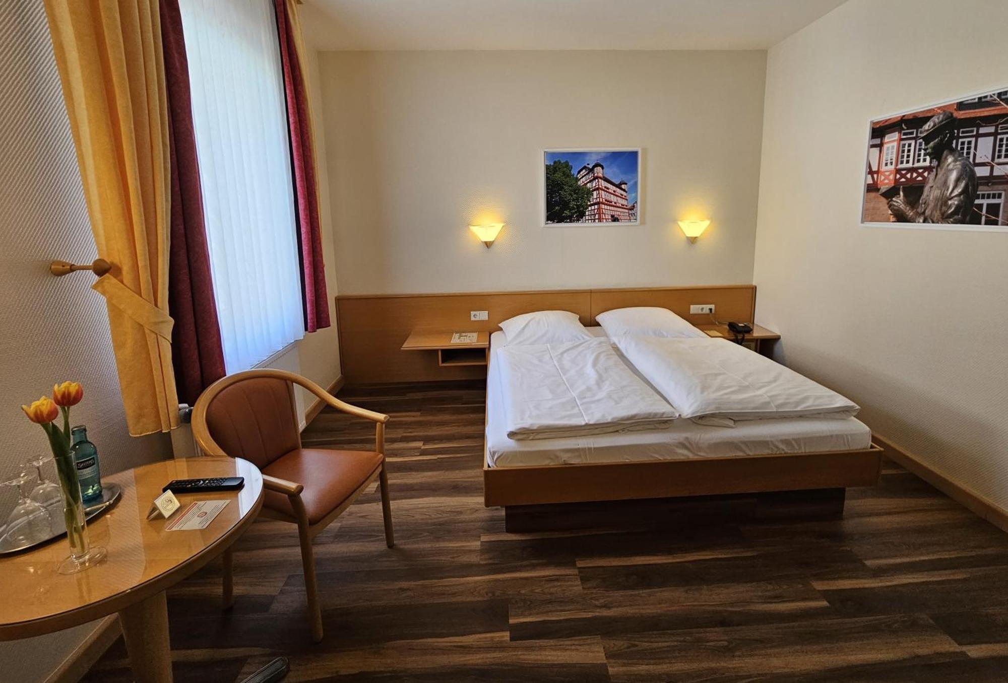 Hotel Hessischer Hof Мельзунген Экстерьер фото